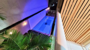 I302 - Apartamento com serviços a 300 metros do mar